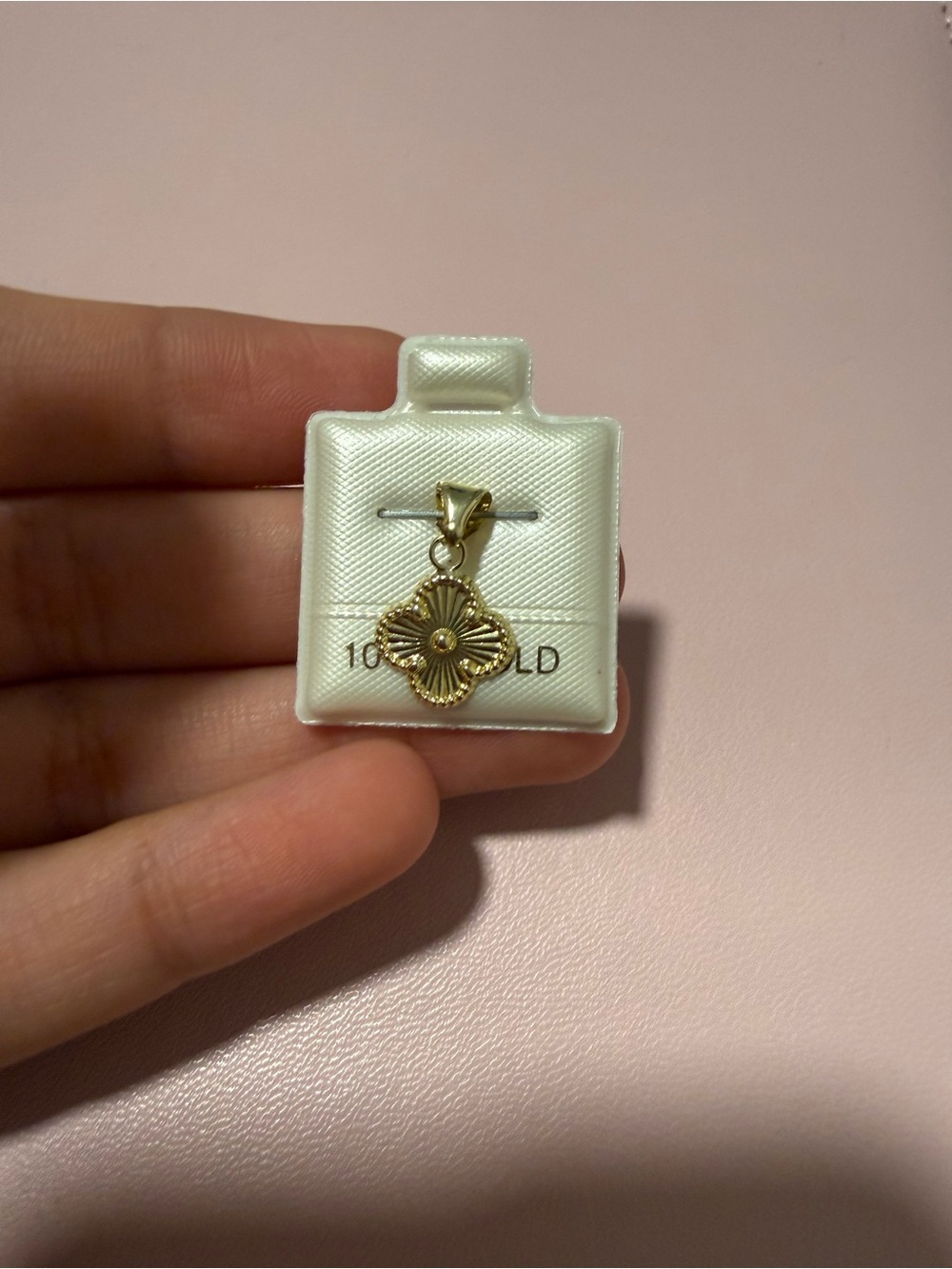 10K Gold Floral  Pendant - Gold